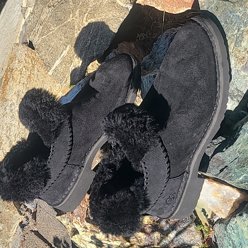 Discontinued UGG Boots Sz7